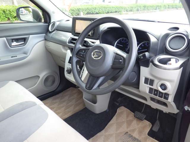 【ベンチシートで車内も広々！】