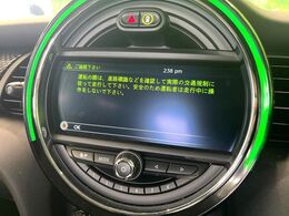 ●純正ナビ:一体感のあるナビは、高級感ある車内を演出してくれます。オーディオ機能も充実しておりますので、運転もより楽しめます♪