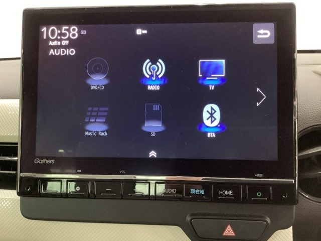 ナビゲーションはフルセグTV、インターナビ対応のGathers純正メモリーナビを搭載しています。Bluetoothオーディオ機能がありますので、スマートフォンなどの音楽も再生できます。
