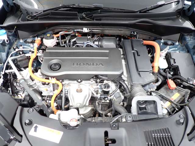 エンジンルームもきれいに清掃済みです♪　納車前にはエンジンオイルもしっかりと交換いたします！