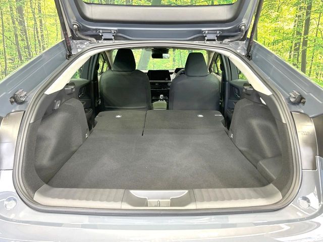 普段のお買い物や通勤、送迎等に十分な荷室スペースを確保しております。セカンドシートを倒すと、大きな荷物の積載も可能です♪