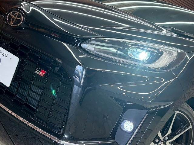 LEDヘッドライト搭載。夜道も明るく照らします。