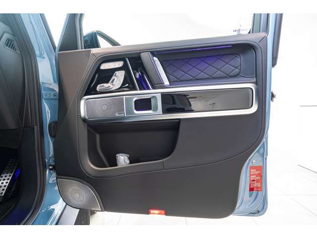 【SKY GROUP】ランボルギーニ、マクラーレン、アストンマーティン、ベントレー、ロールスロイス、ポルシェ、マセラティなどの輸入車ブランドを取り扱う正規ディーラーグループです。