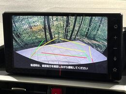 【バックカメラ】駐車時に後方がリアルタイム映像で確認できます。大型商業施設や立体駐車場での駐車時や、夜間のバック時に大活躍！運転スキルに関わらず、今や必須となった装備のひとつです！