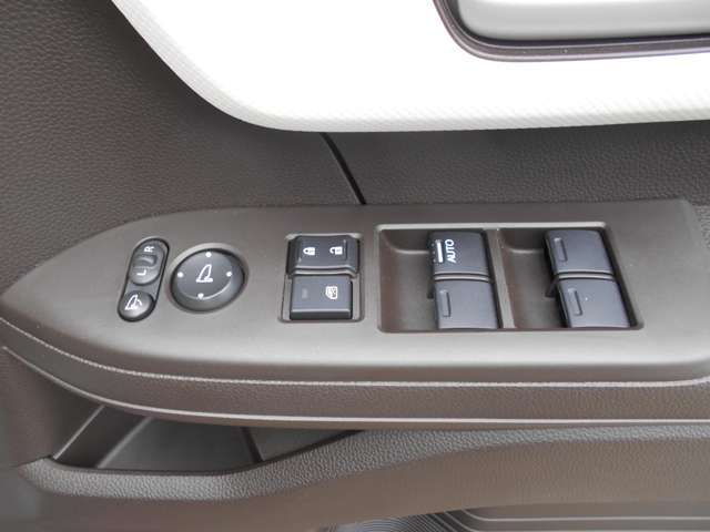 パワーウインドースイッチと電動格納ミラースイッチです♪