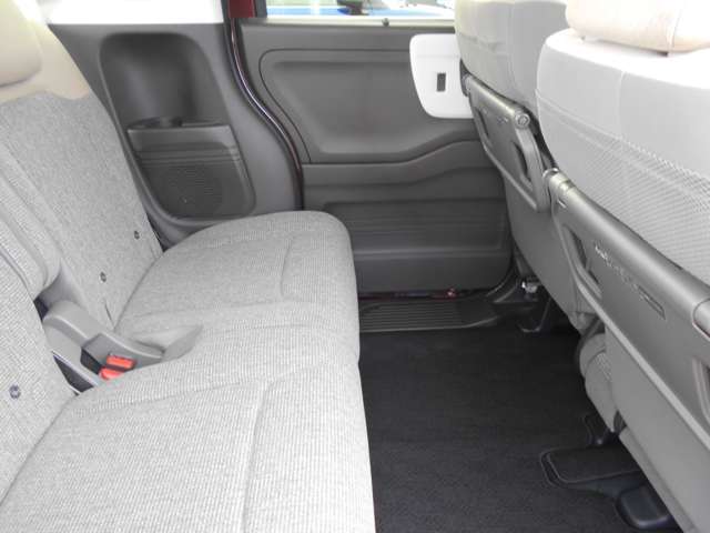 後部シートも目立つ傷なくキレイだと思います！！