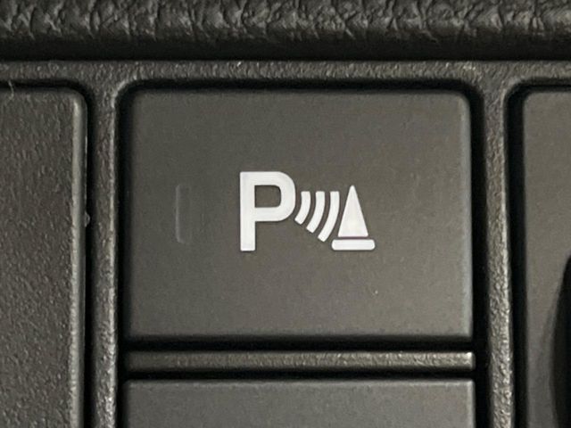 【クリアランスソナー】バンパーに付いたセンサーが障害物を検知！一定の距離に近づくとアラートで教えてくれます♪狭い駐車スペースや車庫入れ時も安心ですね☆