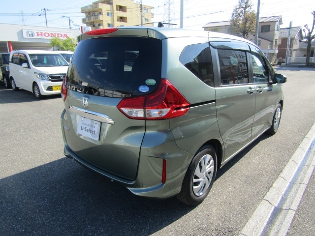 運転にゆとりを生む見晴らしの良さ。特に斜め前方は前下がりのサイドウインドウや細いフロントピラーさらに大きなフロントコーナーウインドウより交差点での歩行者などが見やすく安心です。