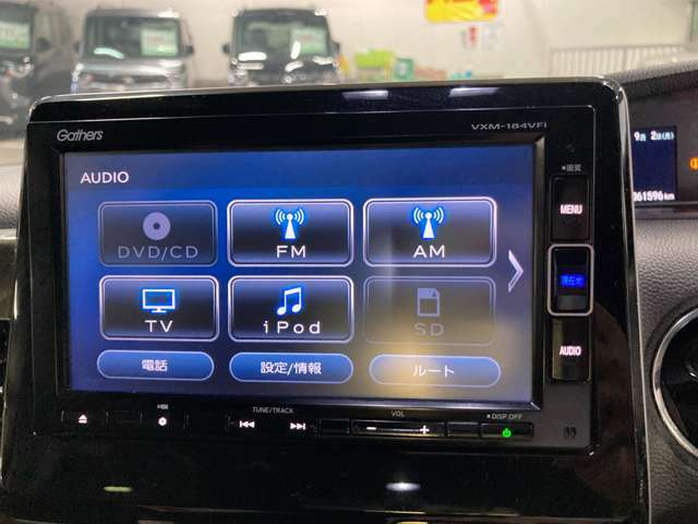 【純正ナビ】　こちらのお車のナビはCD/DVD再生・フルセグTVの視聴・BLUETOOTHオーディオがお使いいただけます！