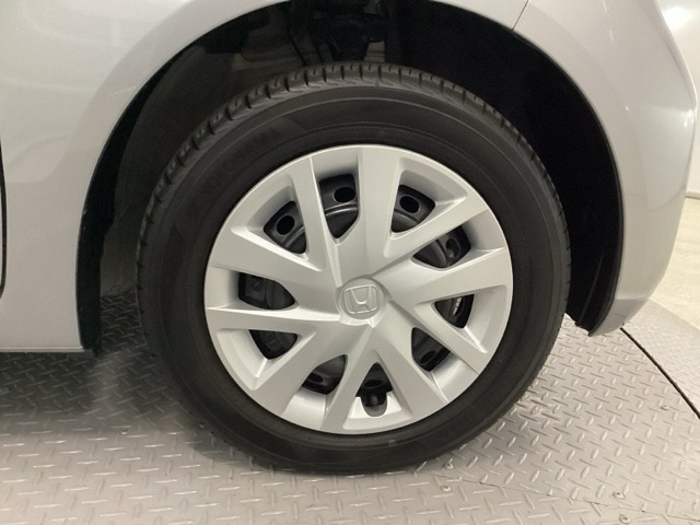 おしゃれは足元から、デザインのいいホイールキャップです。お手入れも簡単♪