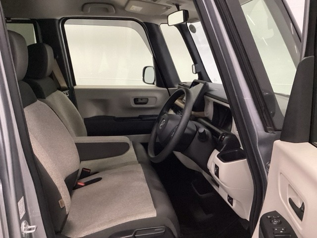 シートはフィット性も良く、楽な運転姿勢を保てます。