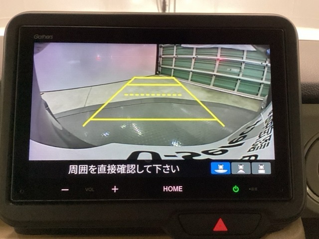 バックモニター付きで、車庫入れやバック時の後方確認をサポート。