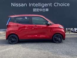 ボディカラーはスパークリングレッドです。