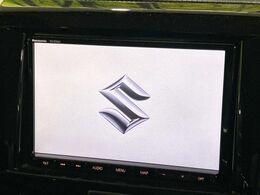 【純正ナビ】人気の純正ナビを装備。オーディオ機能も充実しており、Bluetooth接続すればお持ちのスマホやMP3プレイヤーの音楽を再生可能！毎日の運転がさらに楽しくなります！！