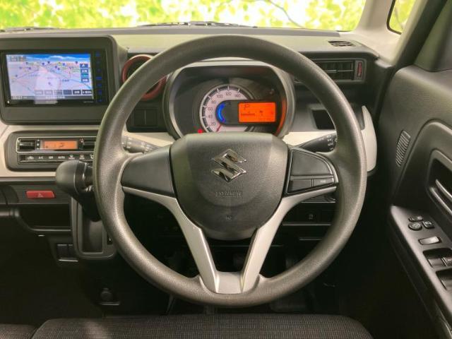 WECARSの展示場では実際に見て、触ってお車をお選びいただけます！知識の豊富な営業スタッフが様々なカーライフをご提案いたします！