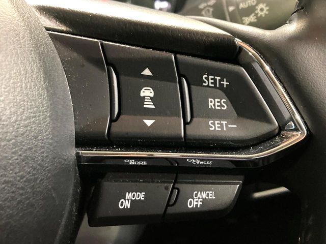 【i-ACTIVESENSE】走行中に前方の車両等を認識し、衝突しそうな時は警報とブレーキで衝突回避と被害軽減をアシスト。より安全にドライブをお楽しみいただけます。