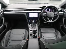 シンプルなデザインと一目でわかるスイッチの配置はPeoples　Car＝みんなの車という考えの現れです。各スイッチにはバックライトもついており、夜間でも安全に操作して頂けます。