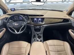 【アイポイント】アイポイントも高く見渡しの良い視界を確保しています。長距離のドライブでも疲れにくく快適に運転できます。