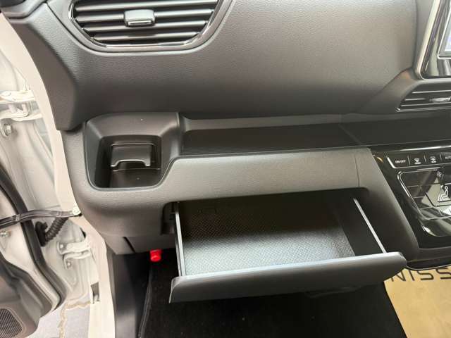 ワイド保証つきなので、旅先での故障も出張先での故障も、アナタのカーライフをがっちりサポート。一年間の保証では、短いよと、思ってるあなたに・・・もちろん延長保証も用意があり、最長で合計3年間にも可能です