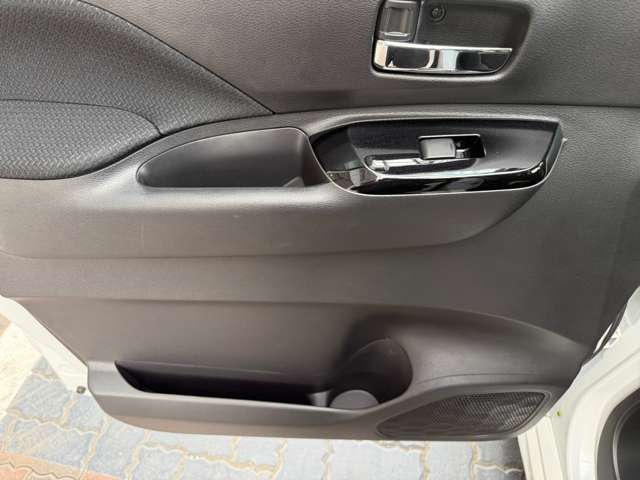 こちらの車には、日産U-CARSの基本保証として、ワイド保証がつきます。保証は、なんと一年間走行無制限。こちらの保証は、全国の日産販売会社で受けることができるので、安心です。