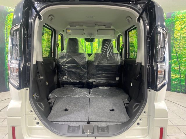 普段のお買い物や通勤、送迎等に十分な荷室スペースを確保しております。セカンドシートを倒すと、大きな荷物の積載も可能です♪