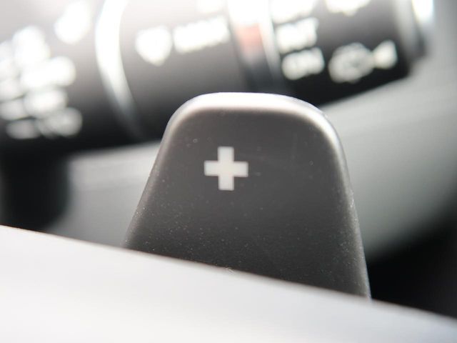 ステアリングパドルシフト『クイックなシフト操作が可能！レスポンスが高く、運転者様のギア変則にしっかりとついてきてくれます！ジャガーと一体となれる装備です。』