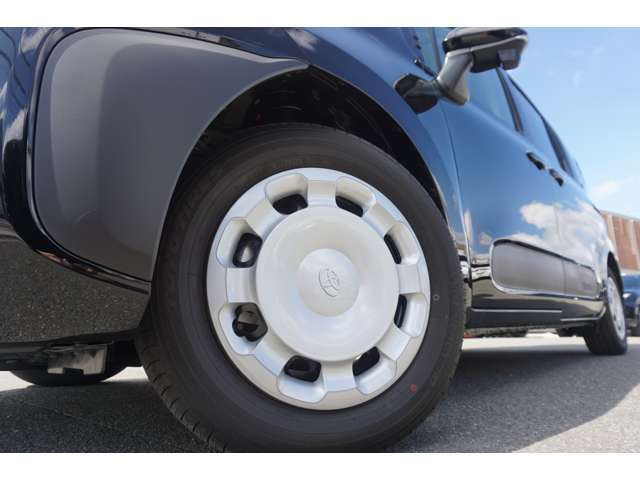 純正ホイール！タイヤの溝もまだあります！当社マッハ車検工場ならタイヤ交換もお安く致します！
