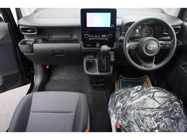 1列目と2列目間など、車内での移動のしやすさに配慮。前席からいったん外に出ることなくお子さまのケアがしやすくなっています。