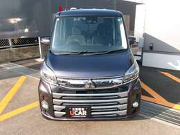 当店は諸費用も含めた総額表示を行っております。諸費用には車庫証明費用が含まれています。また、店舗納車を推奨しておりますので納車費用は含まれておりません。