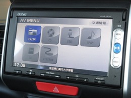 ナビゲーションはギャザズメモリーナビ（VXM-145C）を装着しております。AM、FM、CDがご使用いただけます。初めて訪れた場所でも安心ですね！