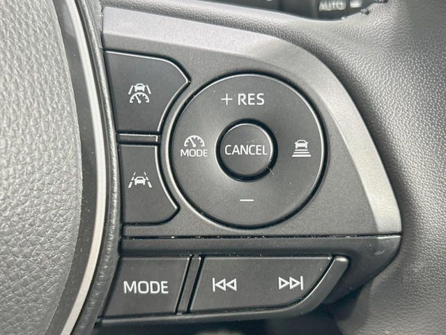 【レーダークルーズコントロール】高速道路での長距離走行が楽に！！自動で速度を保つクルーズコントロールが、衝突軽減システムと連携し、前方の車両を感知して車間を保つように速度調節してくれます！！