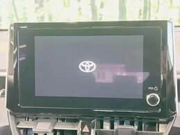 【ディスプレイオーディオ】お手持ちのスマートフォンとの連携で、ナビや音楽再生など各種アプリを使用可能。スマホに近い感覚でお使いいただけます♪