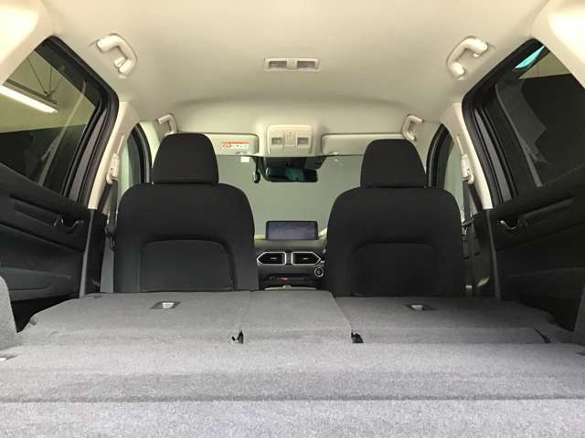 天井も綺麗です☆私は中古車を見るときに天井を良く見るようにしています☆ここが綺麗な車は車内が綺麗なことが多いです☆