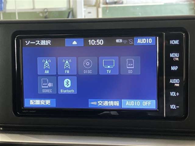 Bluetooth接続可能ですので、お持ちのスマホの音楽をナビで聴くこともできます♪（ご使用の端末によっては接続できないものもあるかもしれませんのでご了承ください）