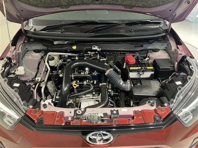 エンジンルーム普段は見えないエンジンルームですが、お手入れが大切な場所ですね。トヨタカローラ名古屋のU-Carはエンジンルームも仕上げております