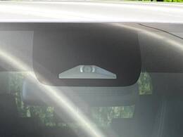 【トヨタセーフティセンス】走行中に前方の車両等を認識し、衝突しそうな時は警報とブレーキで衝突回避と被害軽減をアシスト。より安全にドライブをお楽しみいただけます。