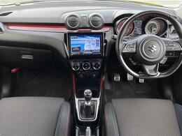 【　オ【インパネ全体】全方位で視界が広く、高い目線で運転もしやすいです！ートエアコン　】車内温度を感知して自動で温度調整をしてくれるのでいつでも快適な車内空間を創り上げます！