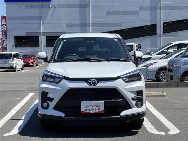 おひとり、恋人、ご友人、ご家族など、少人数でも大人数でもお出かけが楽しめます。この車で楽しいドライビングライフを送りましょう♪