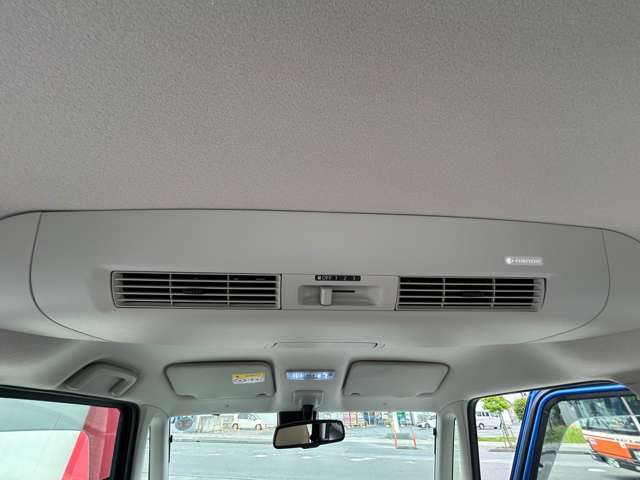 広い車内ですので後席までしっかりと空気を循環させるシーリングファンを搭載しております！