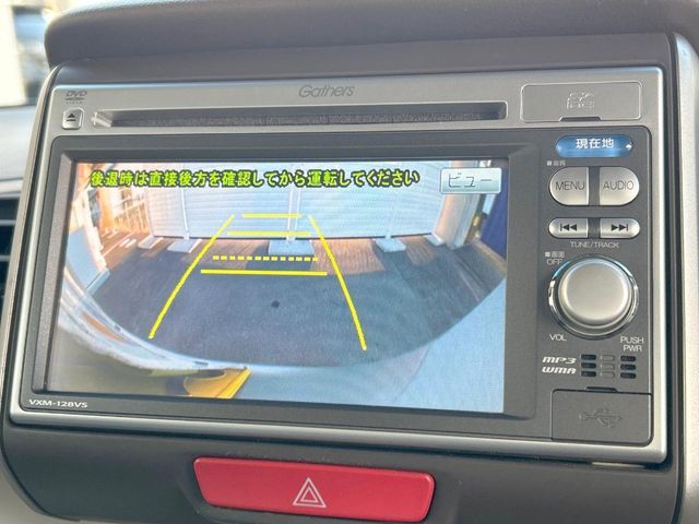 【バックカメラ】駐車時に後方がリアルタイム映像で確認できます。大型商業施設や立体駐車場での駐車時や、夜間のバック時に大活躍！運転スキルに関わらず、今や必須となった装備のひとつです！