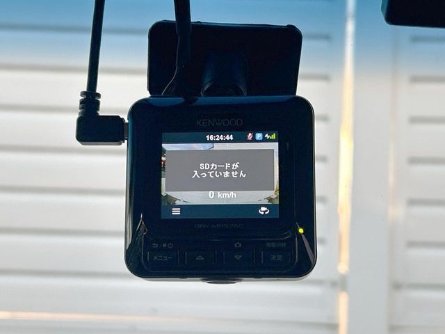 【ドライブレコーダー】安心・安全なカーライフに必須のドライブレコーダーを装備！走行中はもちろん、あおり運転や事故に遭遇した際の状況も映像で記録し、万一のリスクに備えます。