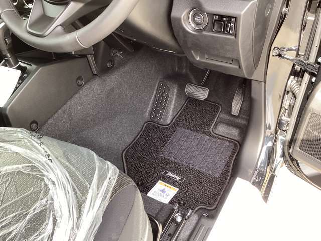 未使用車ですので、車内ももちろん綺麗です。