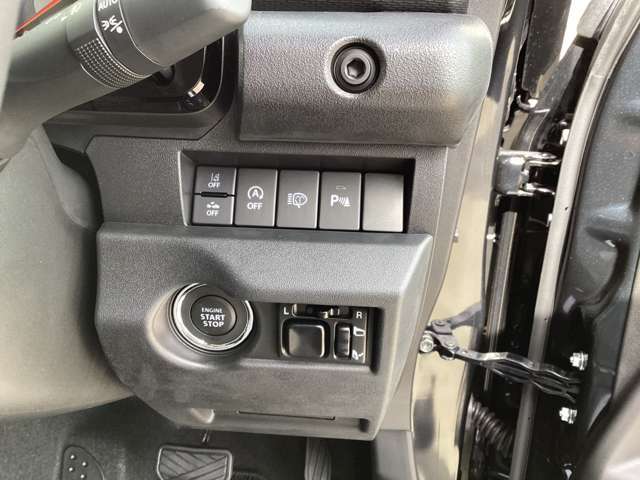 左から車線逸脱警報オフスイッチ、デュアルセンサーブレーキサポートオフスイッチ、アイドリングストップシステムオフスイッチ、ヘッドランプウォッシャースイッチ、リヤパーキングセンサーブザーオフスイッチです。