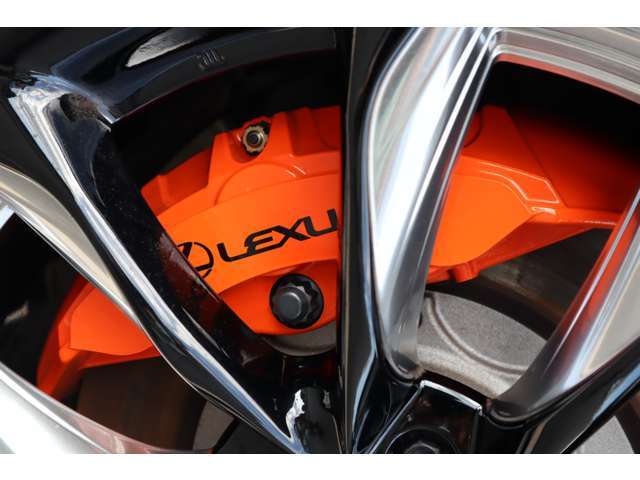 純正オプション、オレンジキャリパー、新車時のみ注文できるオプションです。