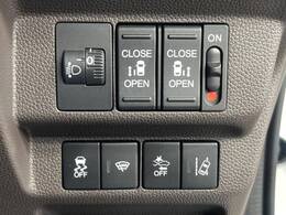 【両側パワースライドドア】スマートキーや運転席のスイッチで後席両側スライドドアの開閉が可能♪電動だから力を入れてドアを開ける必要が無く、小さなお子様でも簡単に開け閉めでき快適です♪