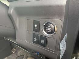 プッシュスタートで指先一つでエンジン始動いたします。SA（スマートアシスト）装備でございますので安全装備もございます。