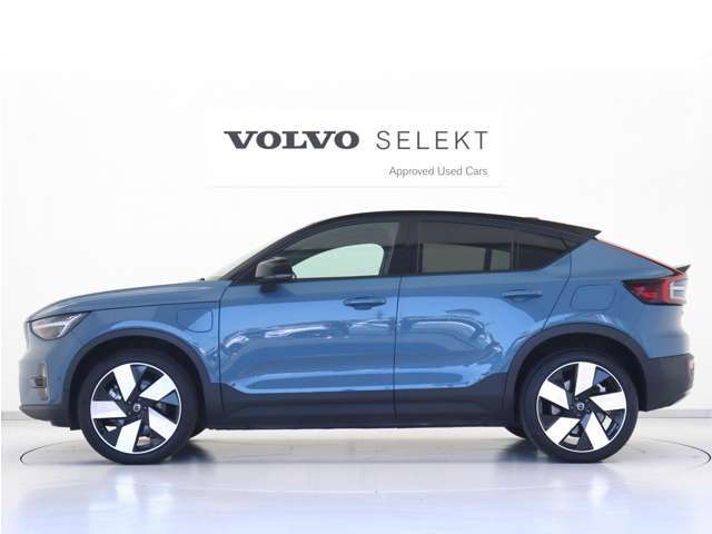 【C40 Recharge】クーペSUVスタイルを纏う、ボルボ初のピュアEVモデル。伝統的なスカンジナビアン・デザインを継承しながら、躍動感にあふれ優雅な雰囲気を身にまとう、新しい潮流を具現化したスタイリングです。