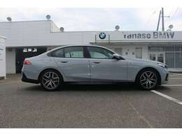BMW認定中古車は、ドイツ本社と同様の教育・訓練を受けたBMW専門のメカニックが100項目以上のポイントを徹底的にチェックし、厳選した車輌のみを販売しております。