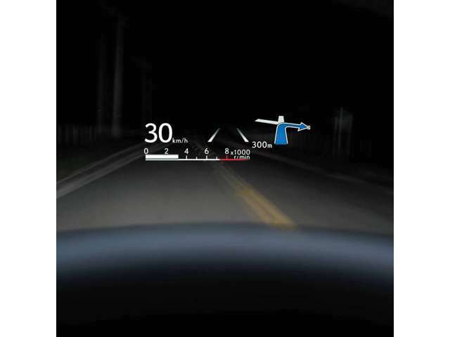 必要な情報をウインドシールドガラスの視野内に投影！車速レーン表示、簡易ナビゲーションなどの情報をエンジンフードの上部にあるかのような距離感で表示内容に応じてアイコンの重要なパートをカラーで表示するこ