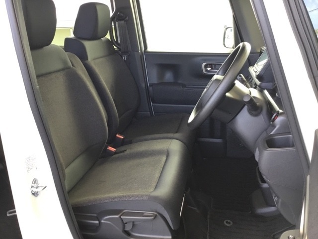 シート表皮は専用のクリーナーできれいにクリーニングしていて清潔です。